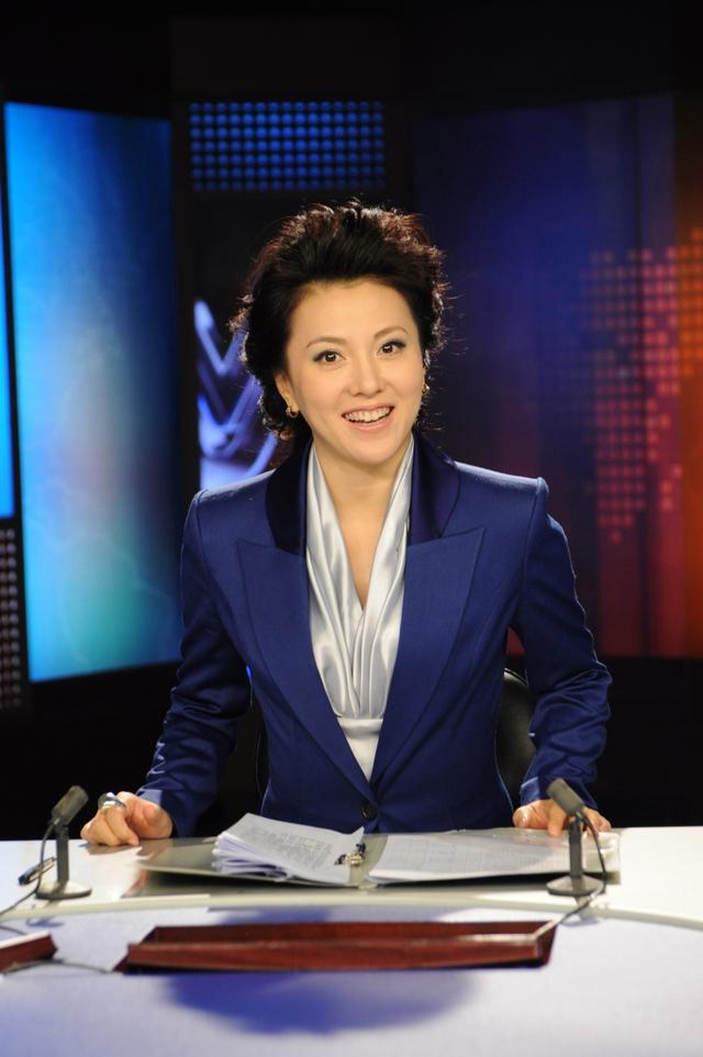 央视美女主持梦桐,婚姻幸福老公身份已成谜,如今44岁仍很美