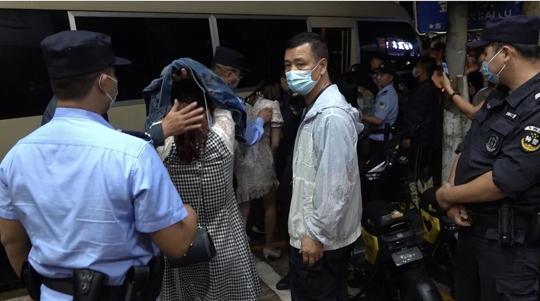 按摩店暗藏“特殊服务”，徐闻警方雷霆出击一举端掉2个涉黄窝点丨按摩违法包括