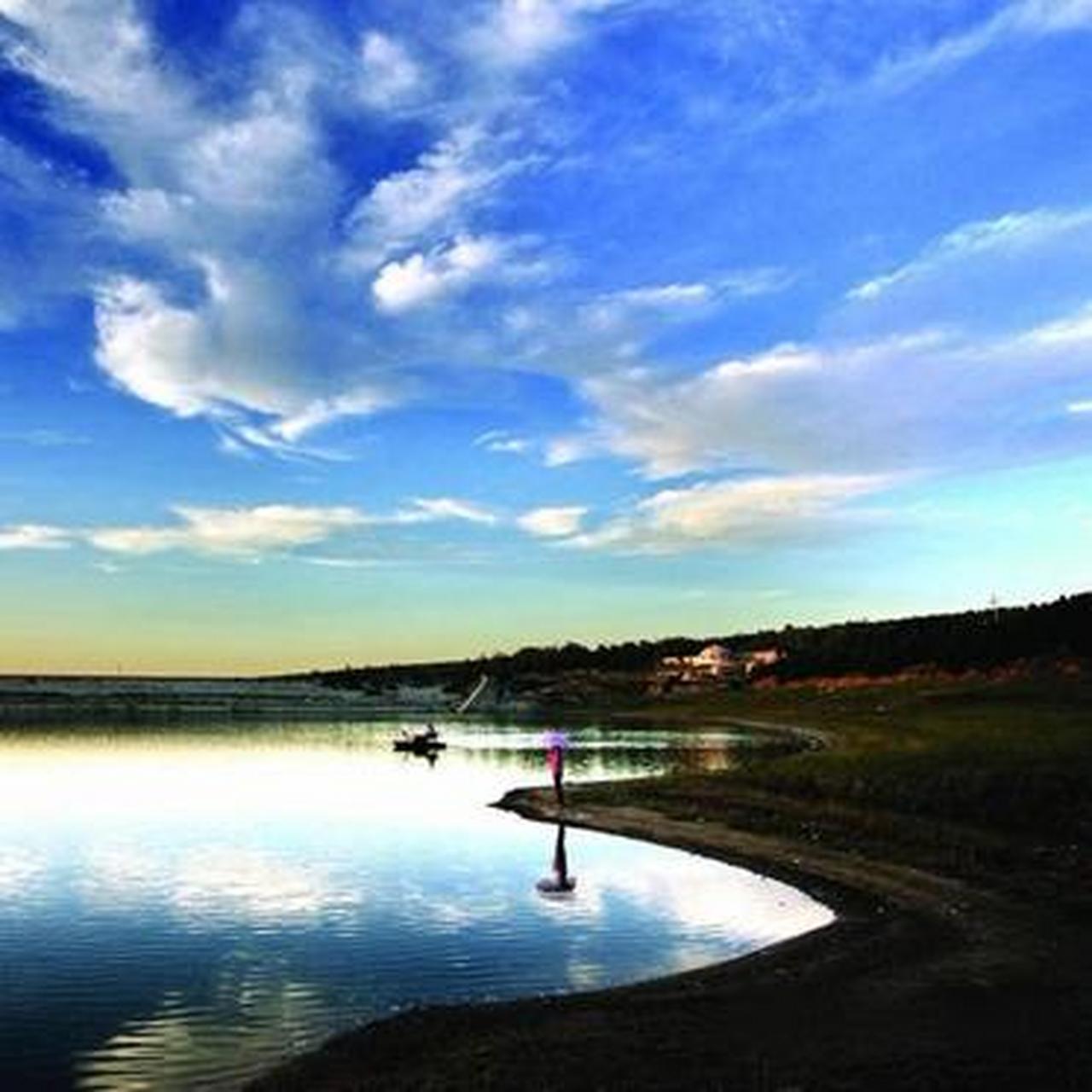 文明新风滋养美丽乡村,生态转型培育民富村兴  深秋,漫步在阜新市新邱