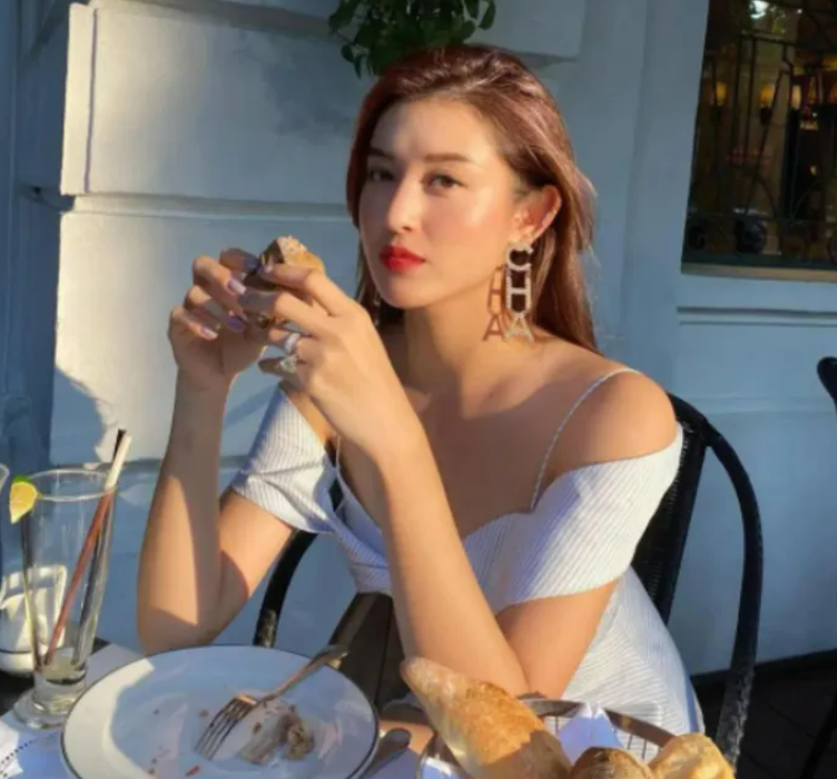 阮宣眉:富豪为她当街打架,40岁带俩娃再嫁20岁小鲜肉