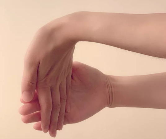 产后修复小课堂:"妈妈腕"的预防和缓解方法