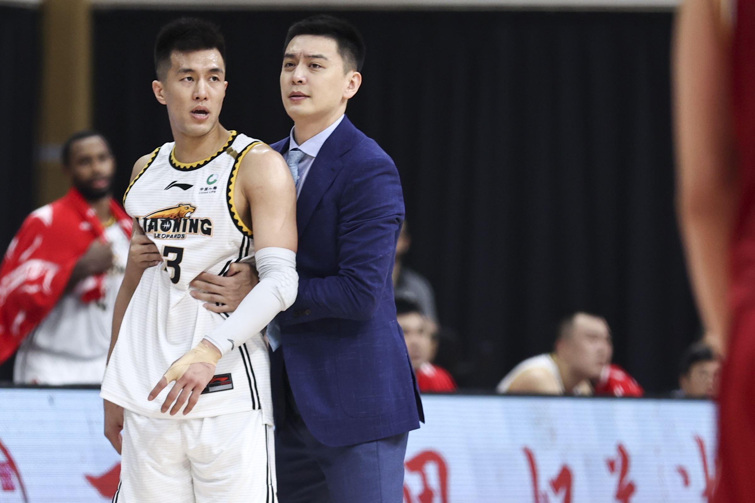 高估自己实力?郭艾伦无缘加盟欧美联赛,赵睿一点或远强于他