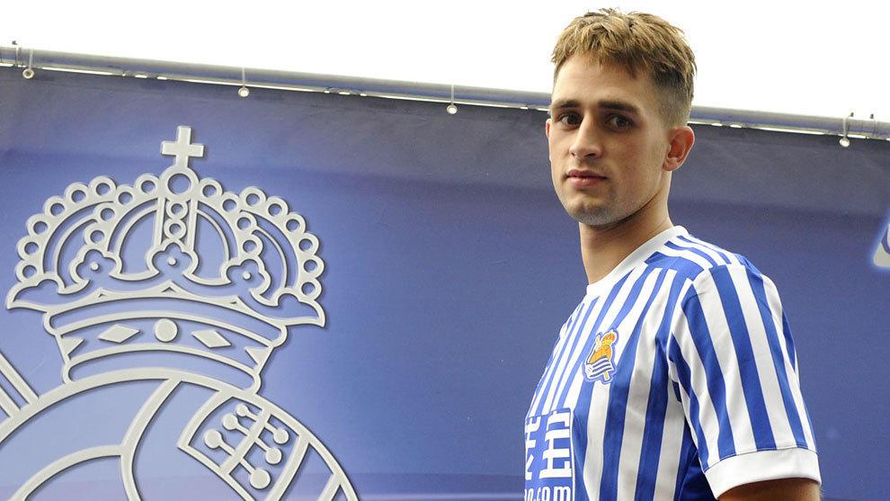 从内维尔对阿尔瓜西尔的评价,浅谈马丁内斯选择亚努扎伊的概率