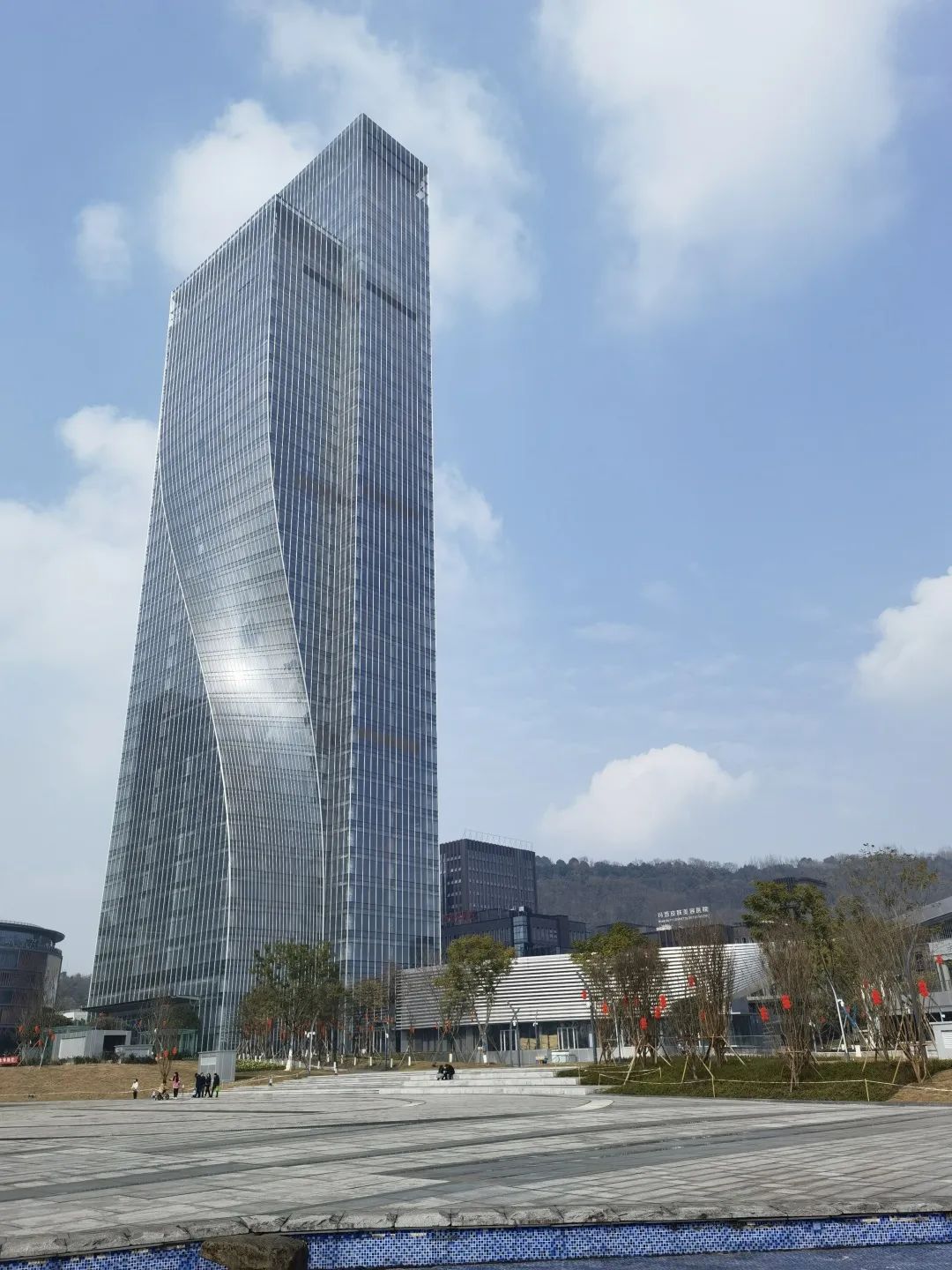 202米!重庆"高科太阳座"竣工验收!