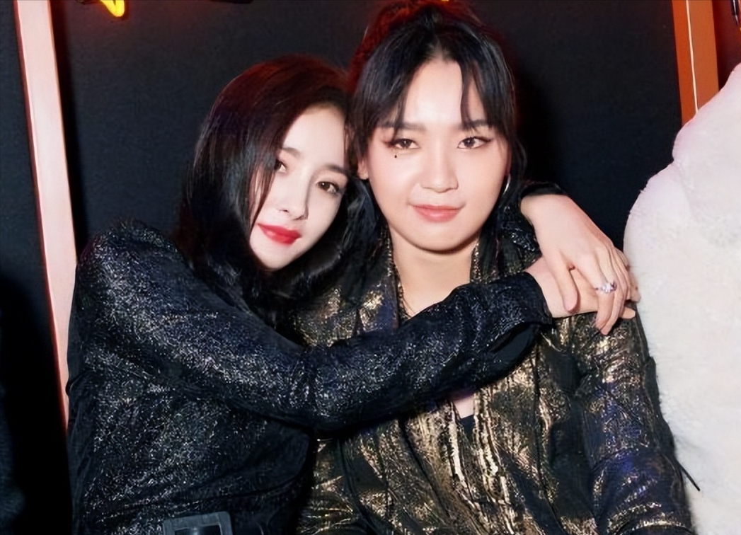 杨幂公布新恋情?另一半不是魏大勋,网友:原来藏了16年