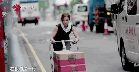 香港美女当搬运工,月薪2万,4年前爆红的港版罗拉,现在怎样了