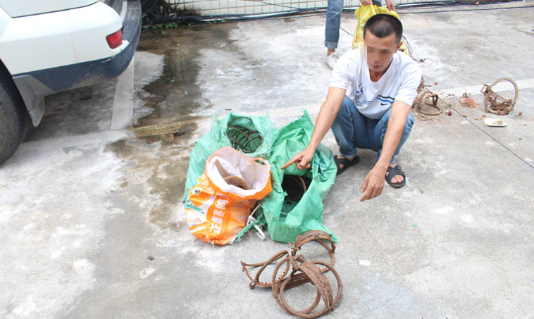 可怕!广东梅州一男子放了13个野猪夹,村民上山像"排雷"