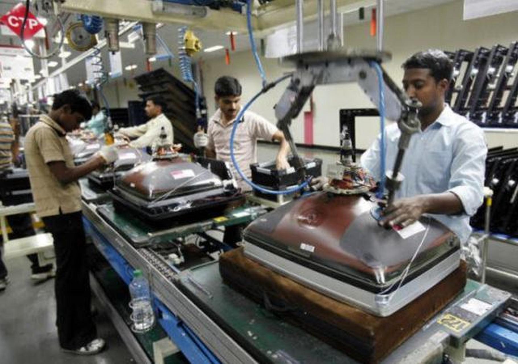 【印度限制笔记本电脑进口,以推动本地制造业】 近年来,印度政府一直