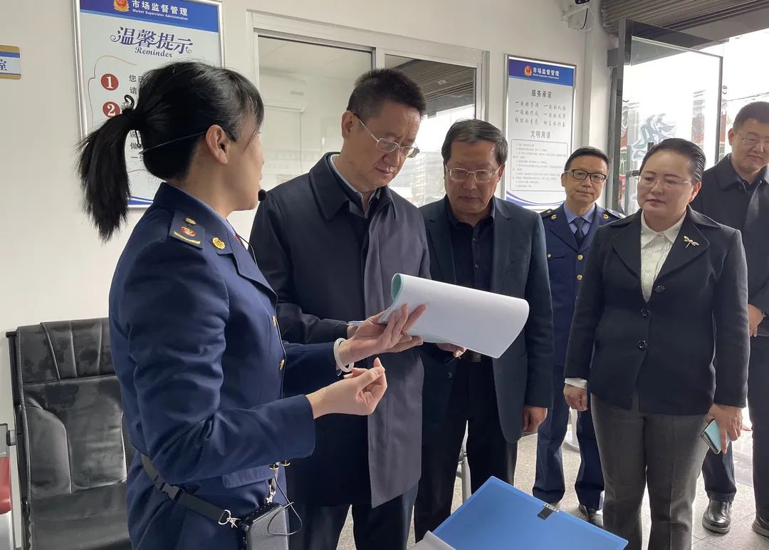 张小宁来安调研市场监管工作