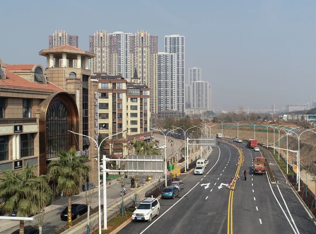 青菱又一条通道本月底将开放交通道路标识标线划定工作已完工