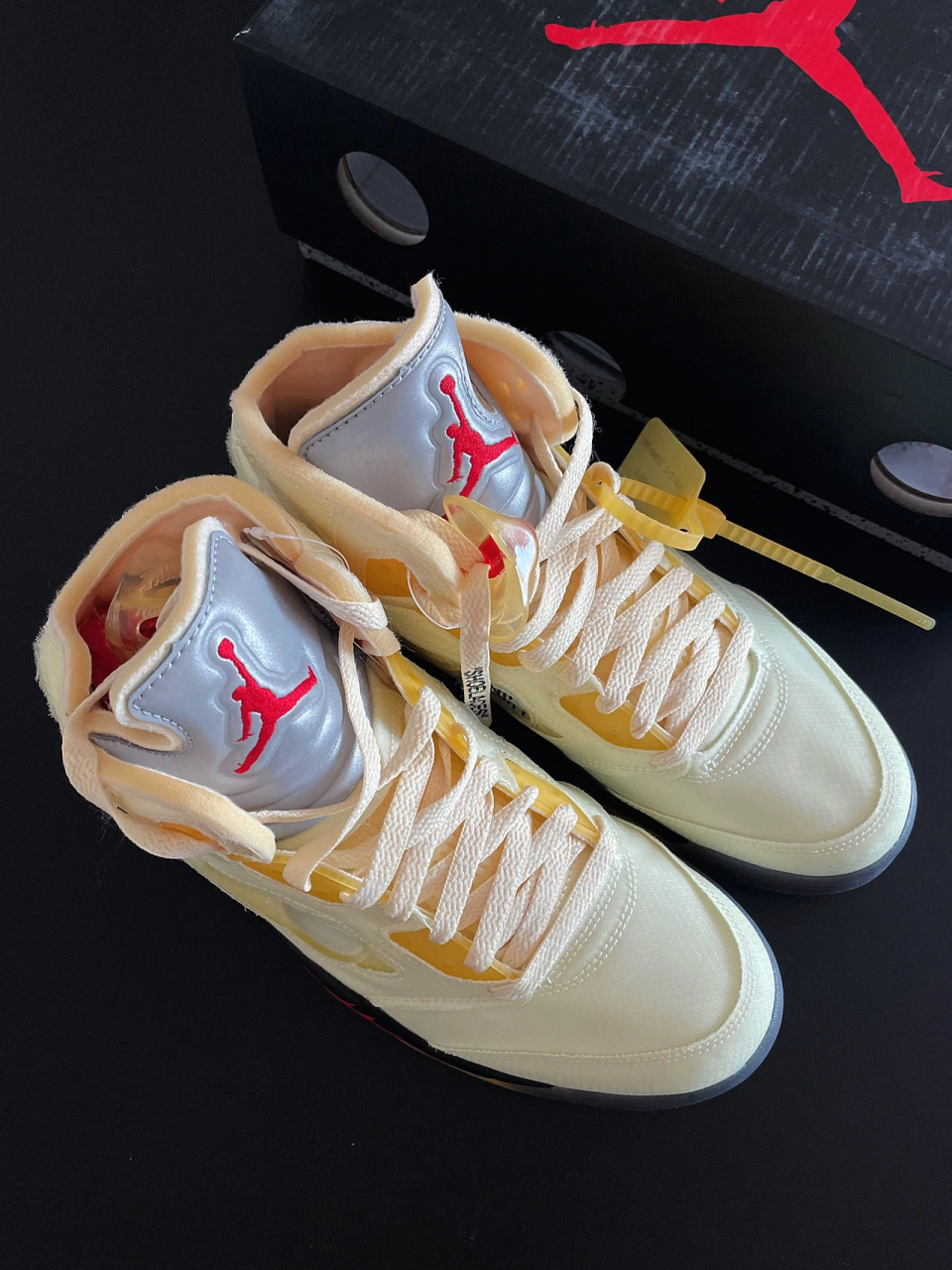 宝藏球鞋|夏日白帆配色ow联名aj5推荐 1这双ow x aj5 白蝉翼无论是从