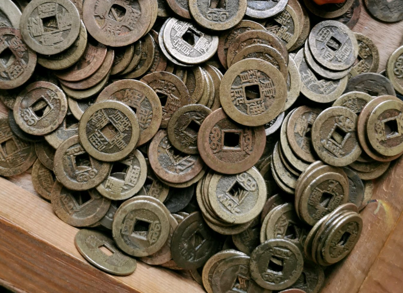 阮朝时期,"半银半钱"的港税是如何进行推行的?