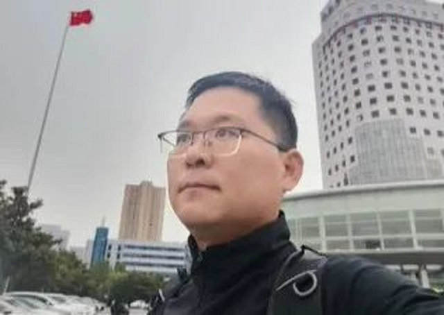 记者崔松旺:假扮智障,吃垃圾,500块卖进黑窑厂,救下30名奴工