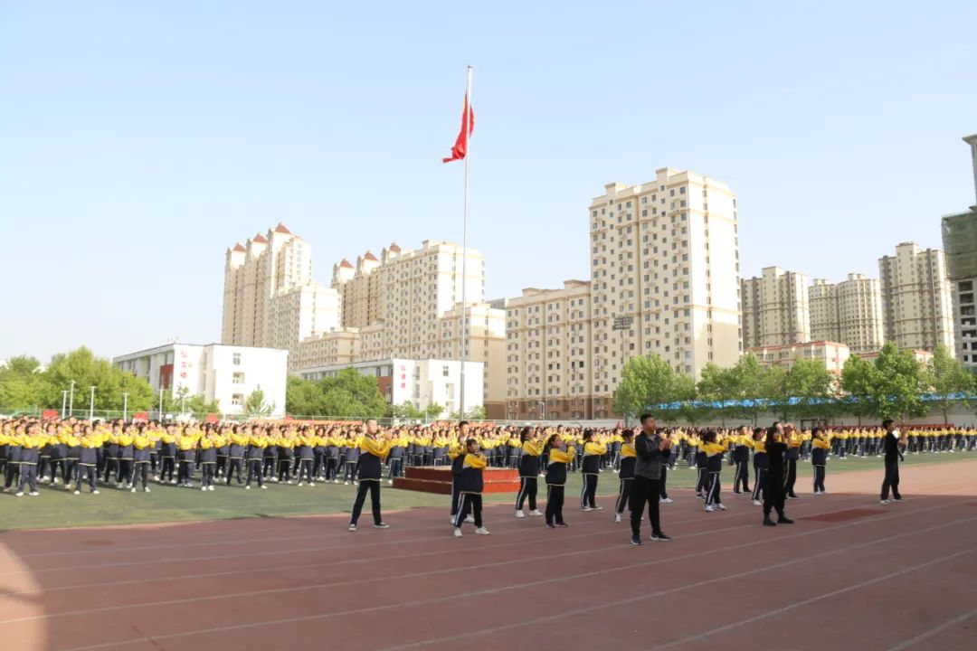 跃动青春,魅力绽放——衡水十四中两千学子齐跳健美操