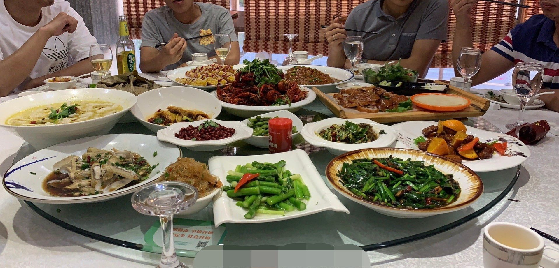 退休后,这3种饭局就没有必要去参加了,表面很热闹,实则心很凉