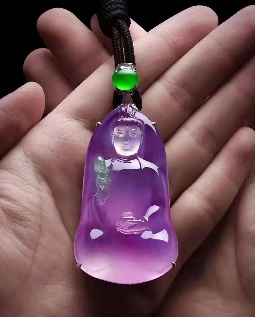 龙石种翡翠:稀世珍品,人体瑰宝