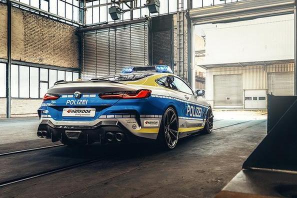 宝马全新m850警用版官方警车涂装更显霸气