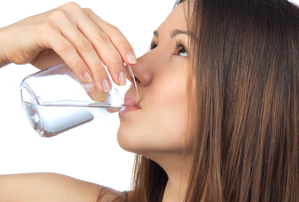 女人睡前坚持这6个习惯,告别"黄脸婆",素颜出门也能大放光彩