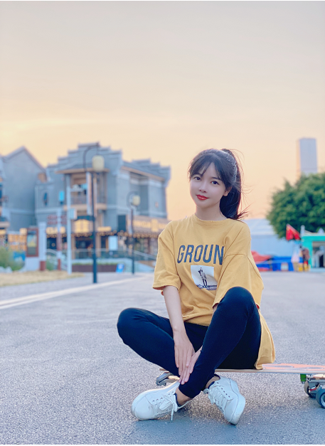 广西第十五届运动会(平乐分赛区)美女选手赵晓莲带你飞冲浪