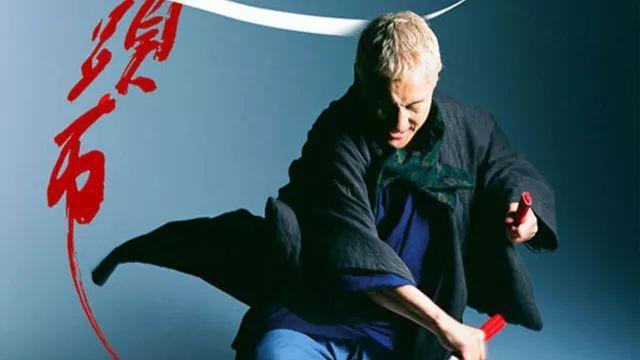 《座头市》是日本传奇导演北野武的作品,具有强烈的个人风格