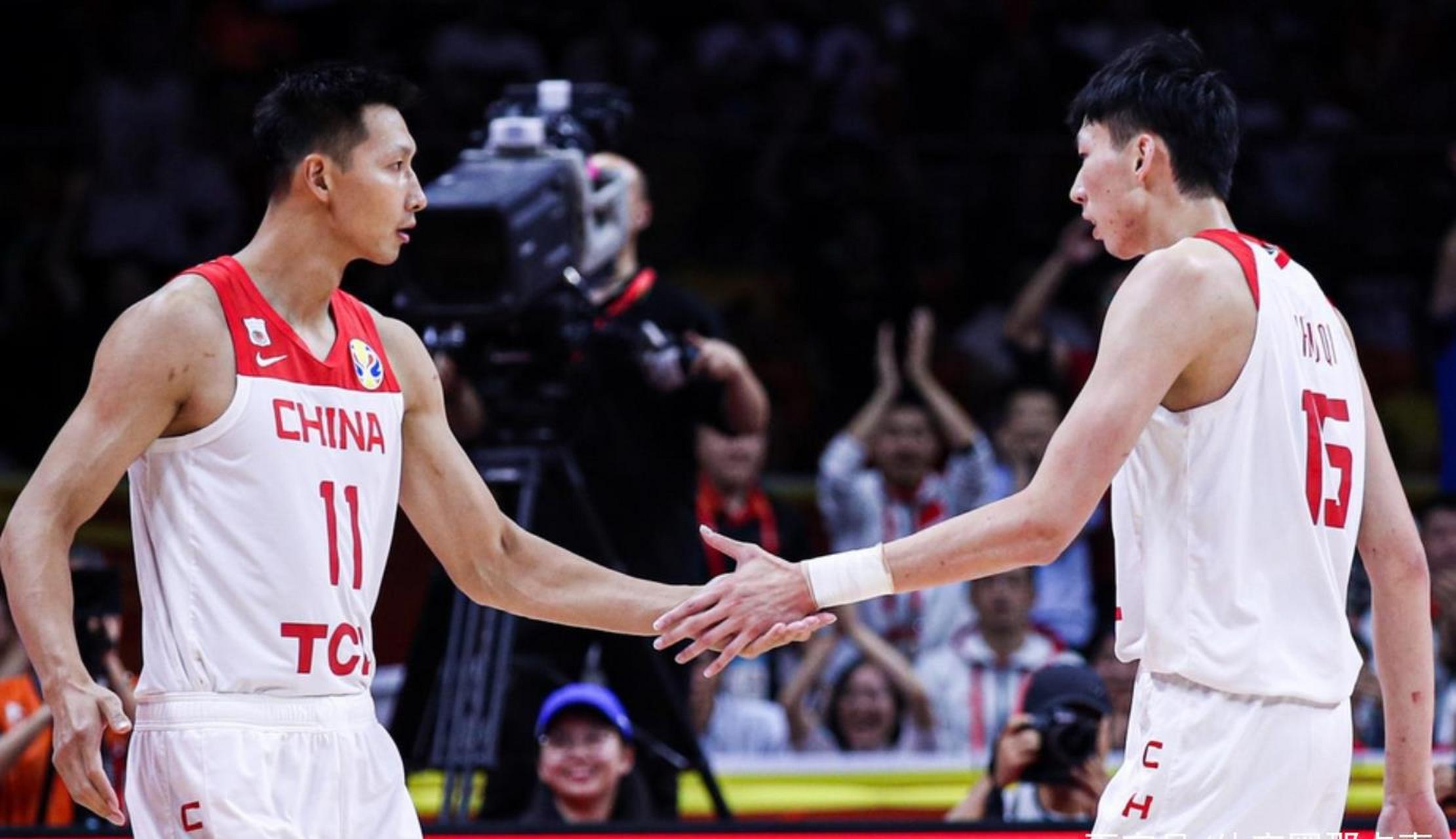 易建联退役后,周琦加盟广东宏远,补强了中锋位置的实力.