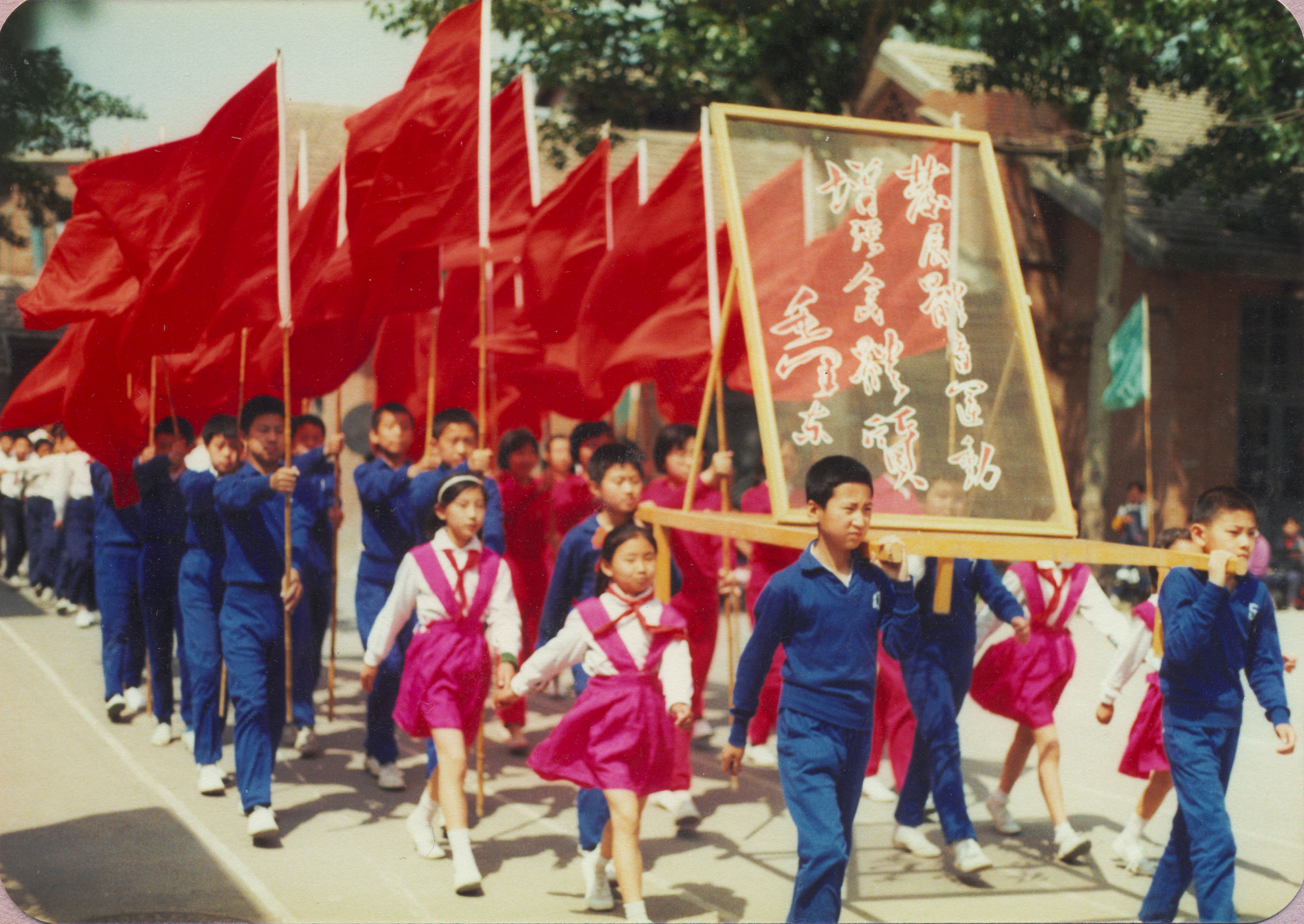 中国80年代最真实的50张老照片,无比怀念美好的回忆