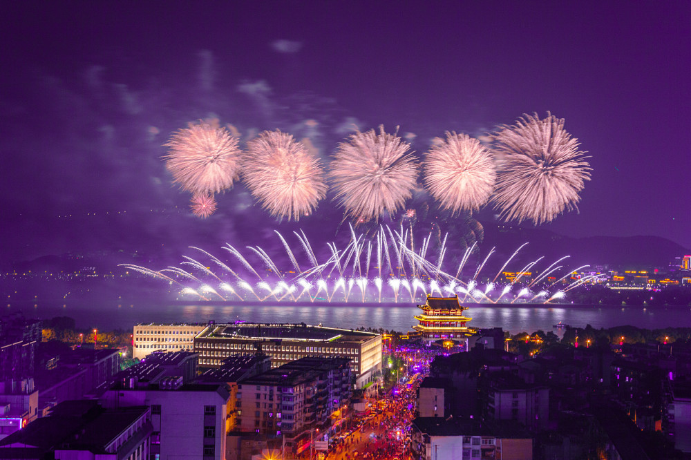 橘子洲头望湘江北去,看漫天烟火,享祖国盛世繁华
