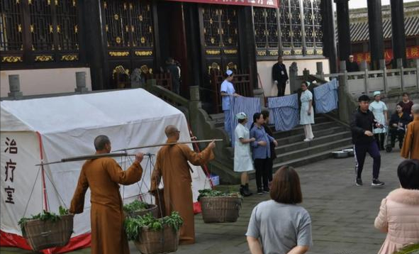 汶川地震中素全法師連破三戒讓孕婦入寺產子,108羅漢降生羅漢寺