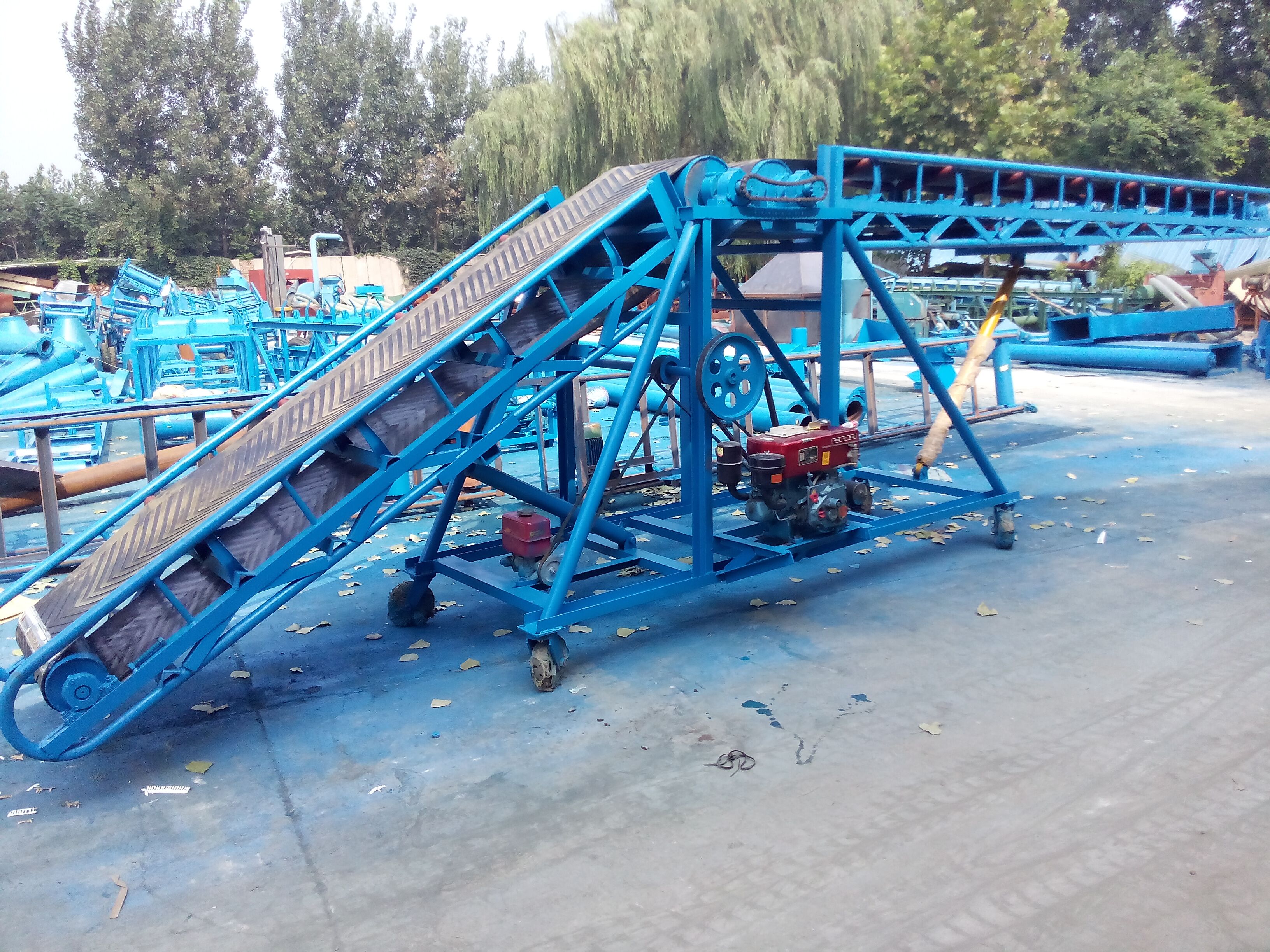 货物输送如何简单高效?甲宝螺旋输送机——让运输变得更加轻松!