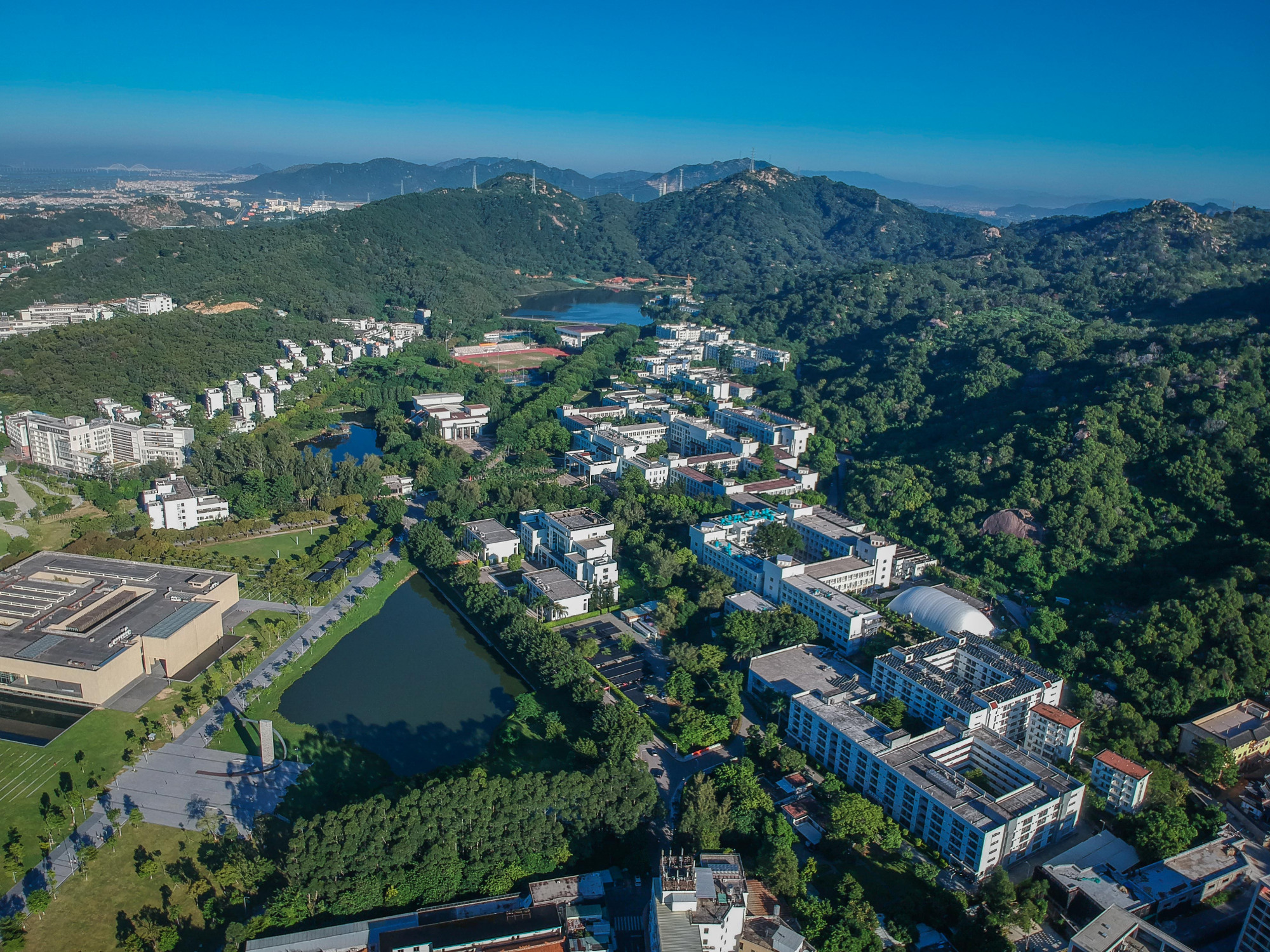 汕头大学简介图片