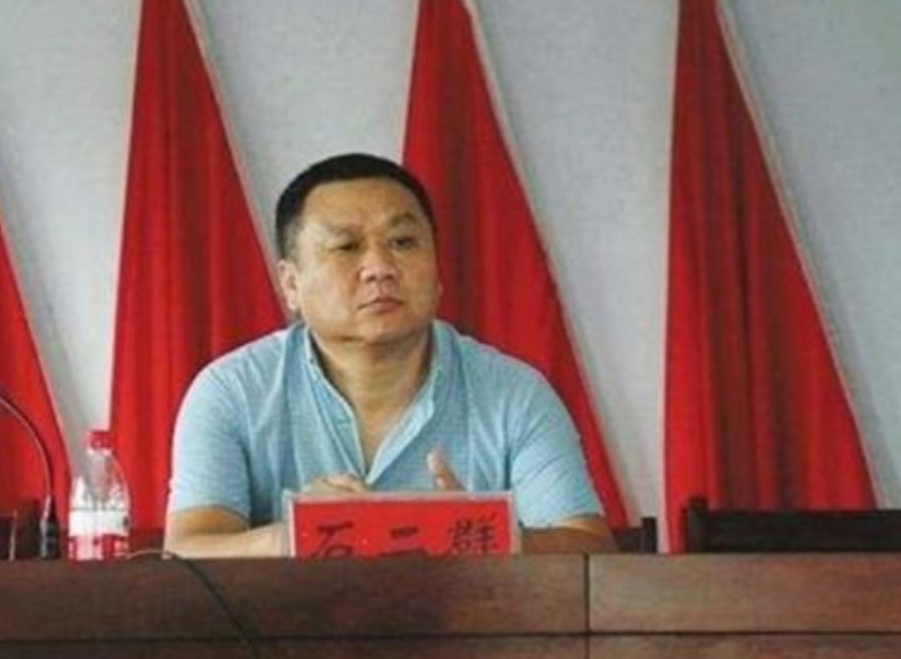 回顾:他逃亡16年,娶4个漂亮老婆生12个孩子,被捕时身家几个亿