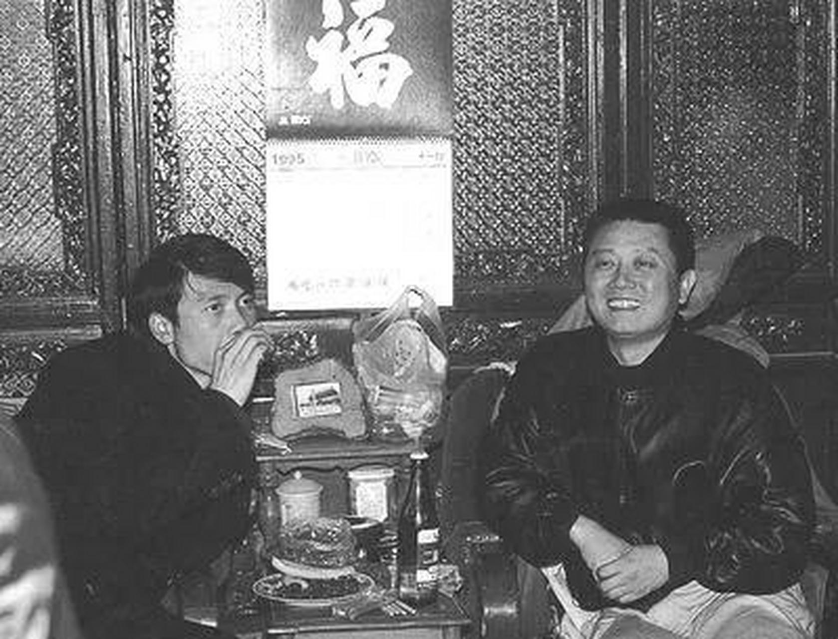 同样是冯小刚孩子,把前妻女儿和领养女儿一对比,差距就出来了