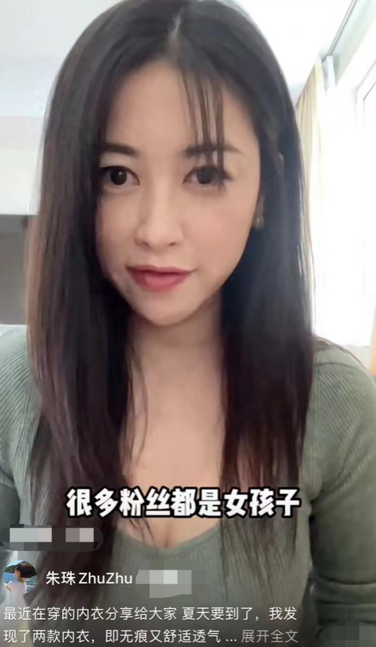 穿灰色紧身衣秀事业线,皮肤白嫩酒窝抢镜 近日,朱珠在社交平台上分享