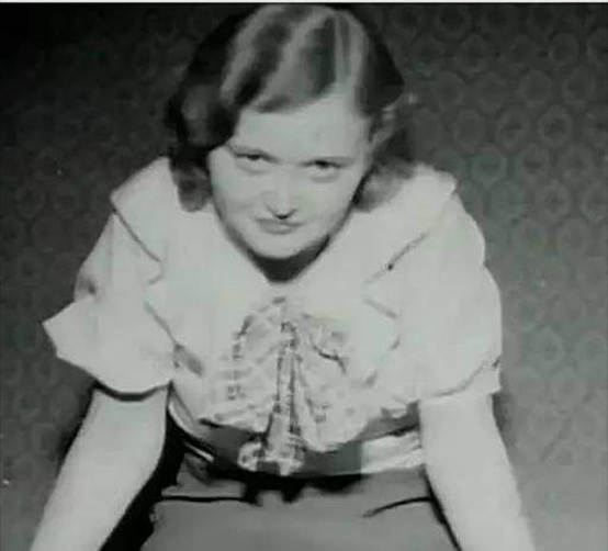 伊尔丝:纳粹女魔头,以活剥人皮为乐趣,曾用无耻的方法逃脱死刑