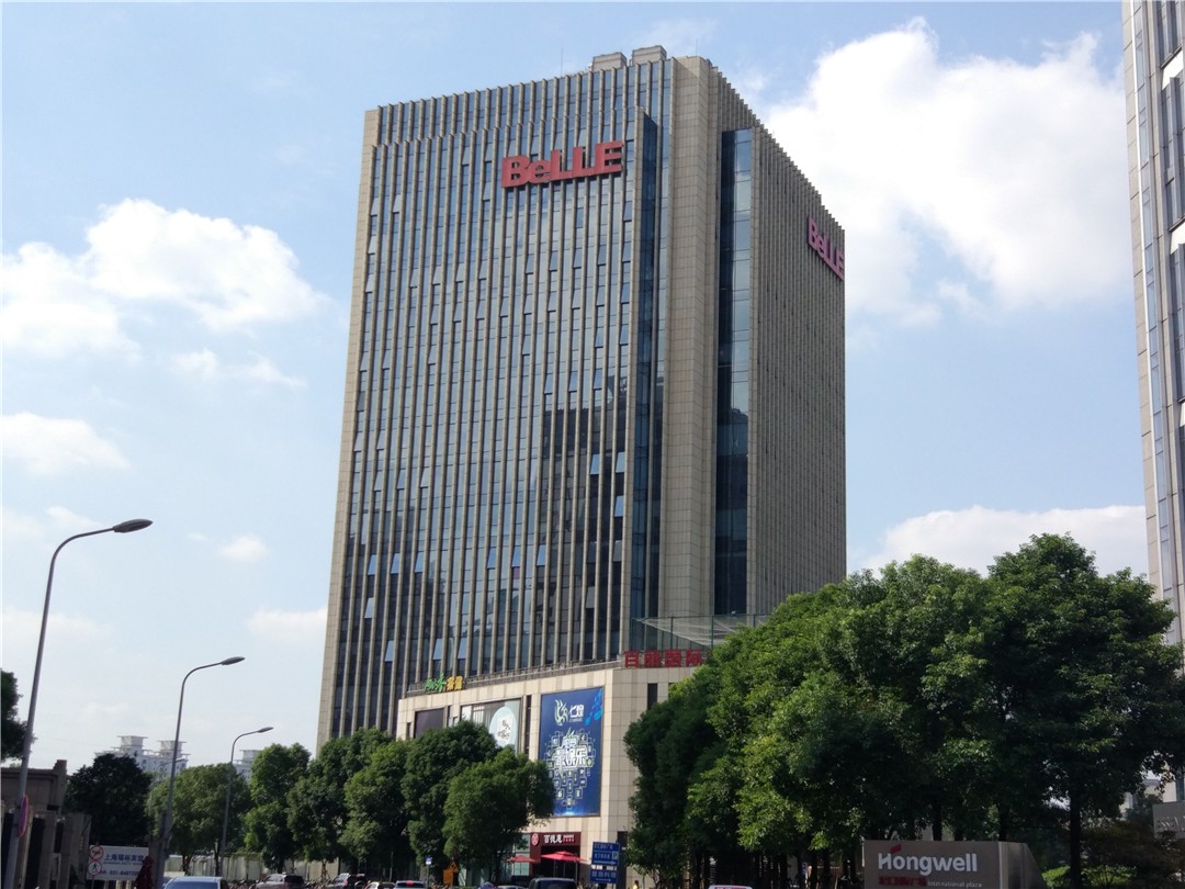 香港知名富豪,掌舵国内鞋服制造龙头企业,身价141亿