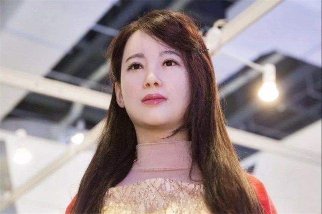 中国成功研制美女机器人,五官精致功能完善,站着几乎和真人一样