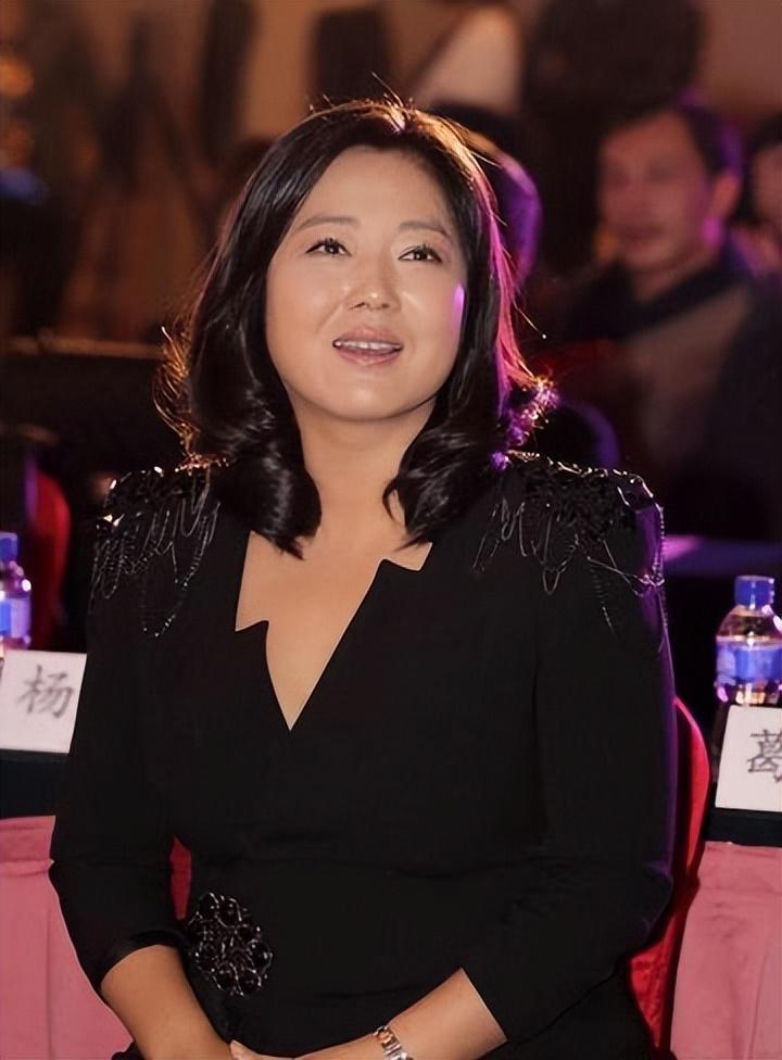 演员王茜华我45岁生儿子这个决定真是太正确了