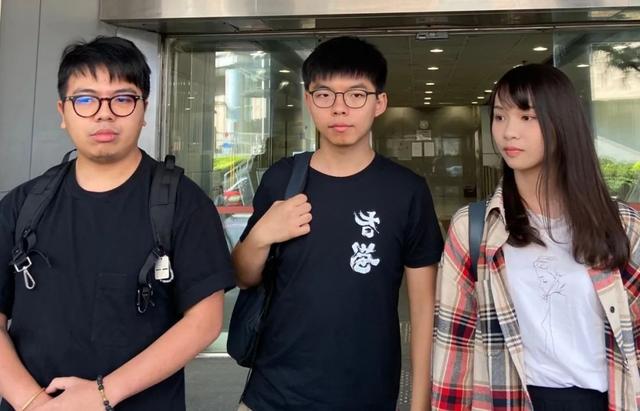 推荐周庭“故意”认罪，绝非洗心革面！她在庭外称会继续“抗争”