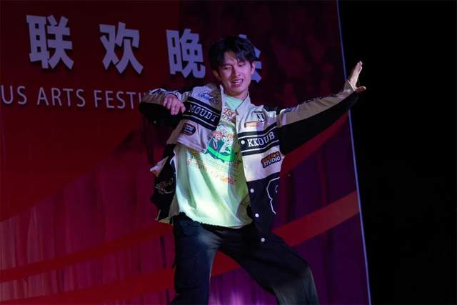 海安市南莫中学隆重举行第九届校园艺术节文艺晚会