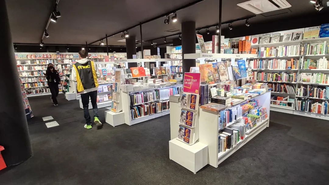 法国大商店公然诈骗?市民新买的手机竟是块砖