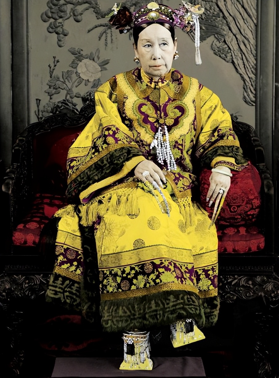 女歌唱家那英,原名叫叶赫那拉英,是慈禧太后的曾孙女?假的!