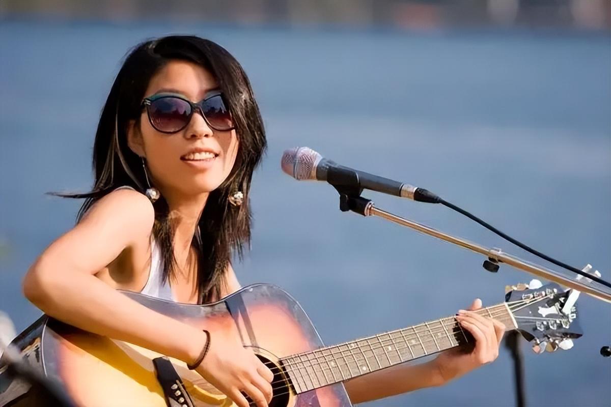 时隔9年曲婉婷又解释自己不回国的原因了称国内对她恶意大