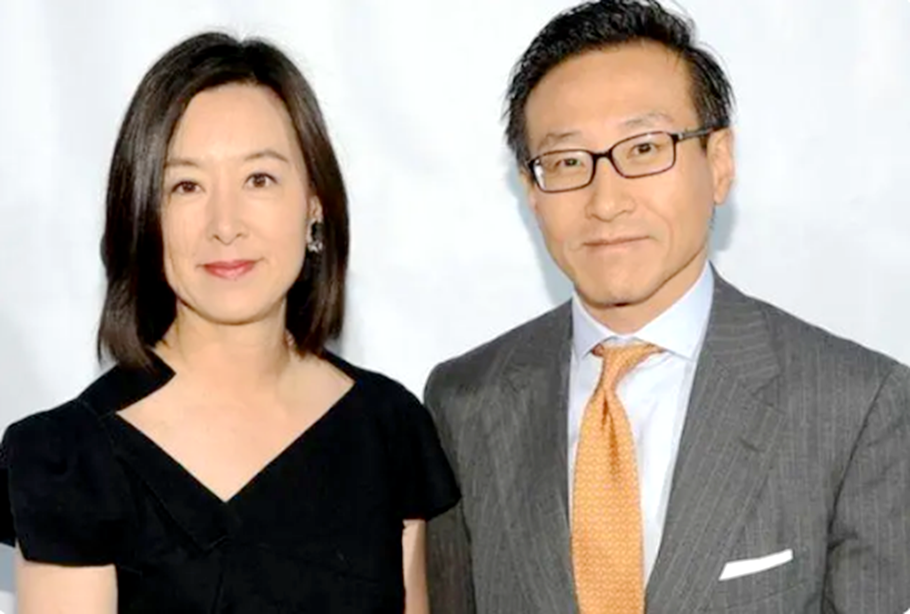 阿里新帅蔡崇信上任,妻子吴明华气质不凡,不输赌王千金何超琼