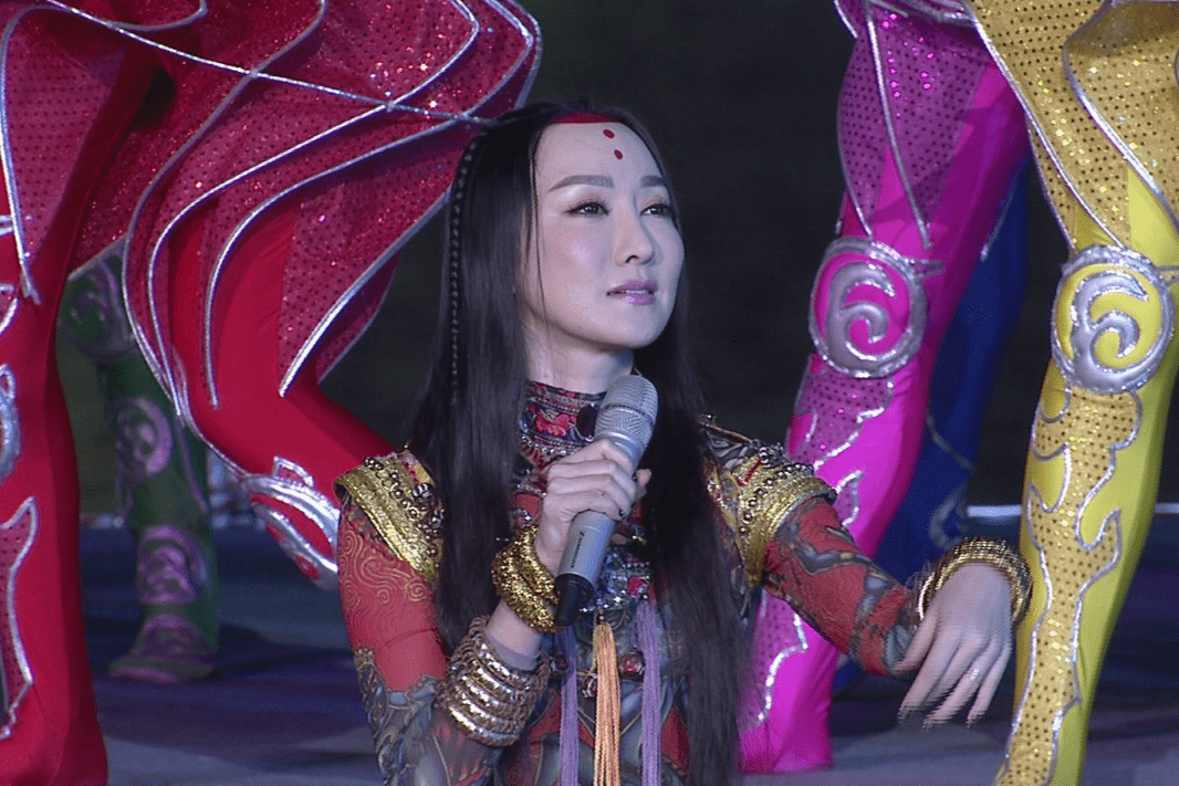 萨顶顶骂金星连性别都改,被金星怒揭老底身败名裂,网友:真活该