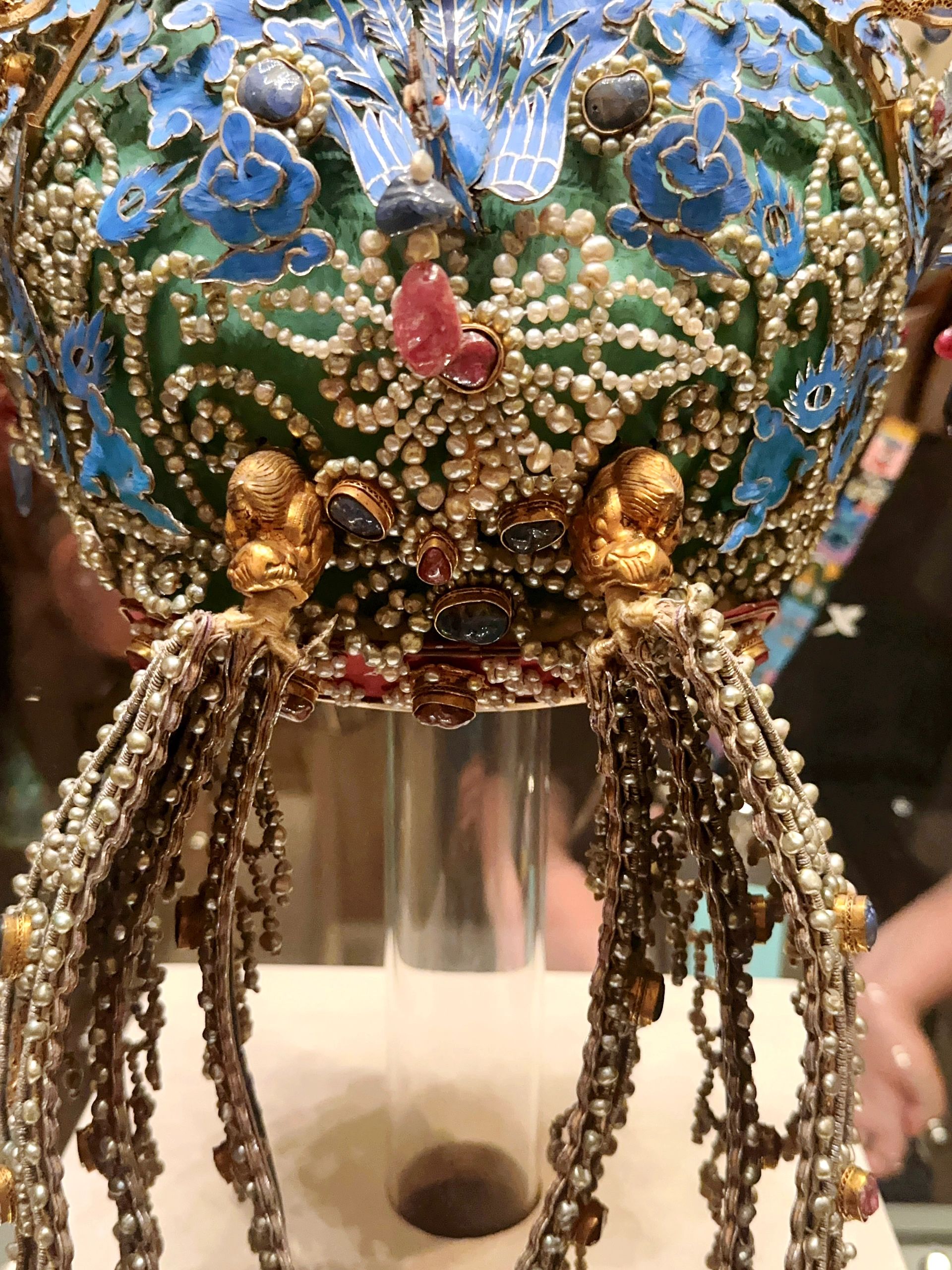 「孝端皇后凤冠」,为国博镇馆之宝之一,也是我国首批禁止出境展览的64