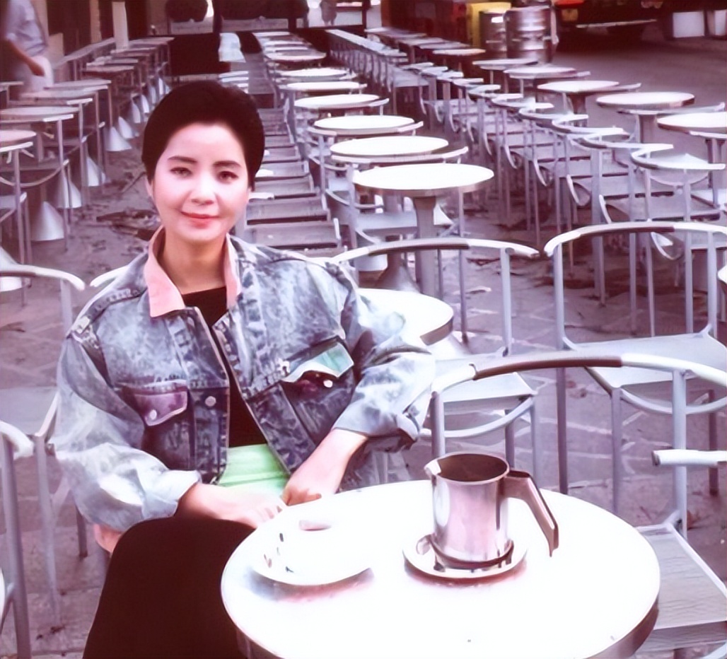 邓丽君:一生三段感情无果,逝世27年,依旧是歌坛的传奇人物