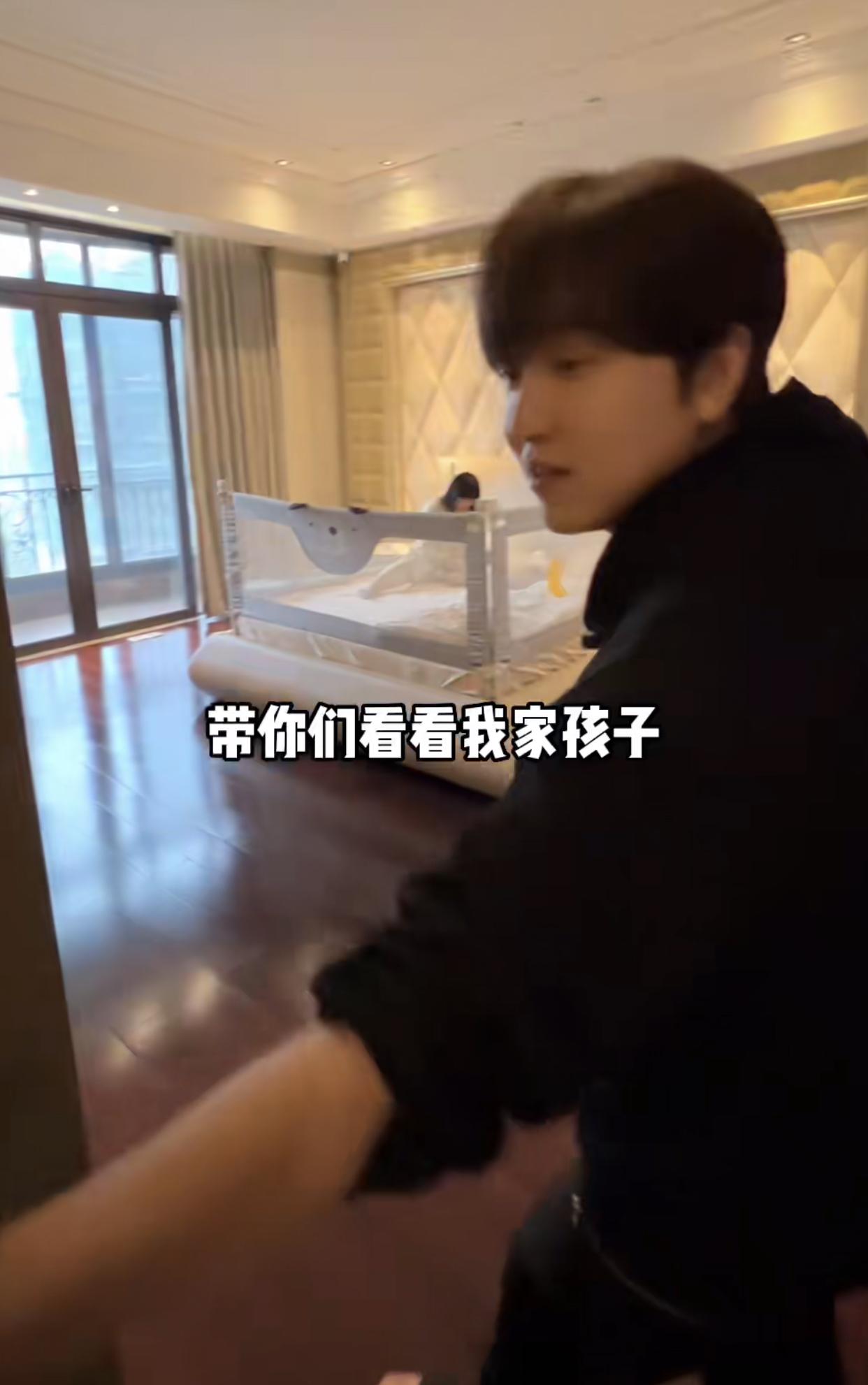 羡慕!网红白冰晒过亿豪宅自嘲家徒四壁,家中配800元餐桌!