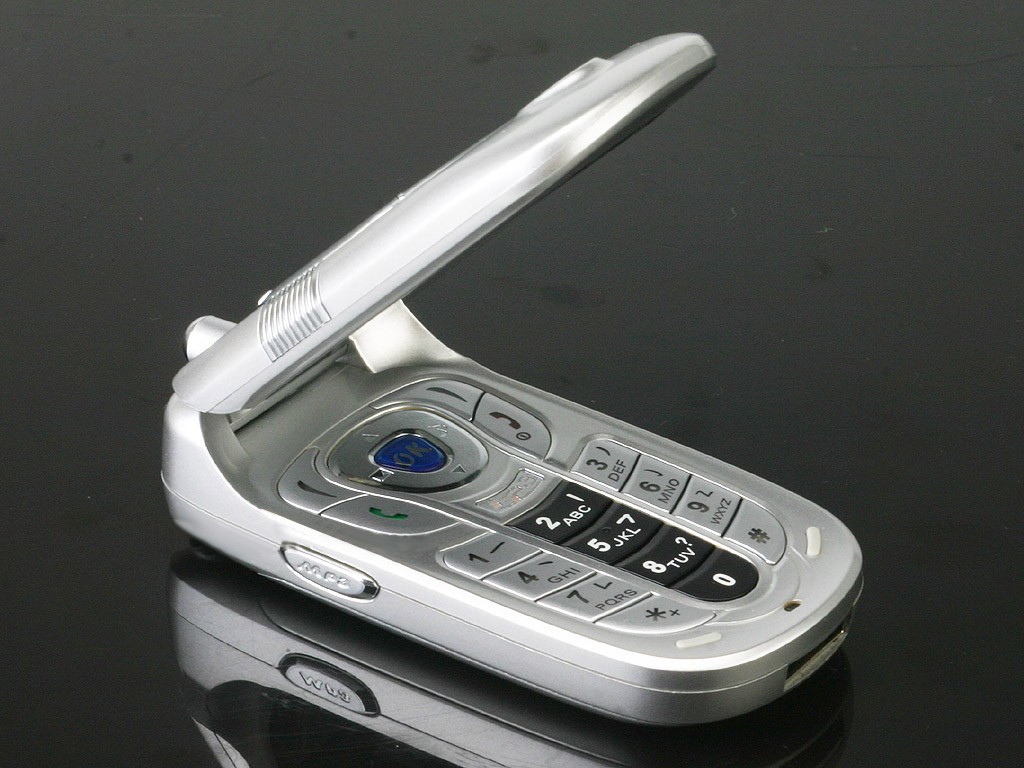 打趴三星碾压苹果,海外上市遭疯抢,国产手机如何完成惊天逆袭?