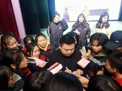 旅美钢琴家洪勋独奏音乐会成功在金华艺术学校举办