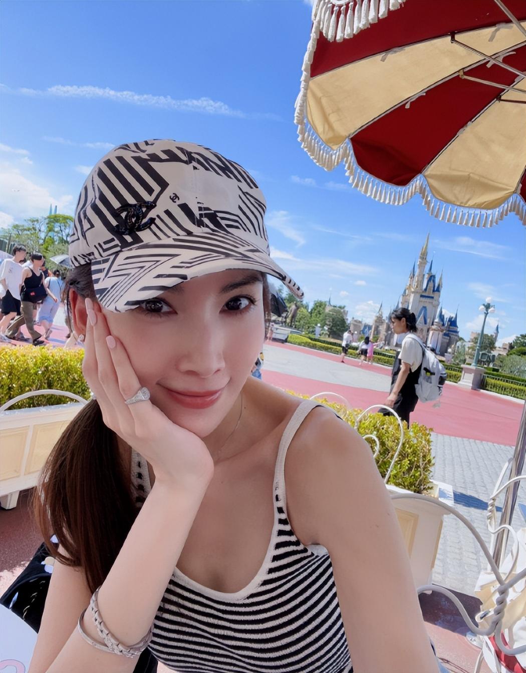 林志颖老婆携子度假,14岁kimi终于露脸,继承爸爸神颜长成大帅哥